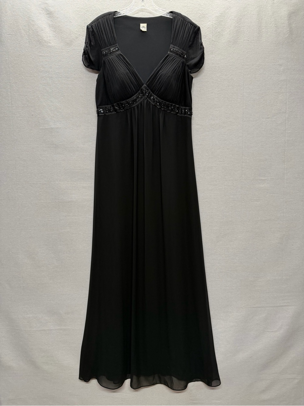 Sangria Pleated V‑Neck Gown - size L